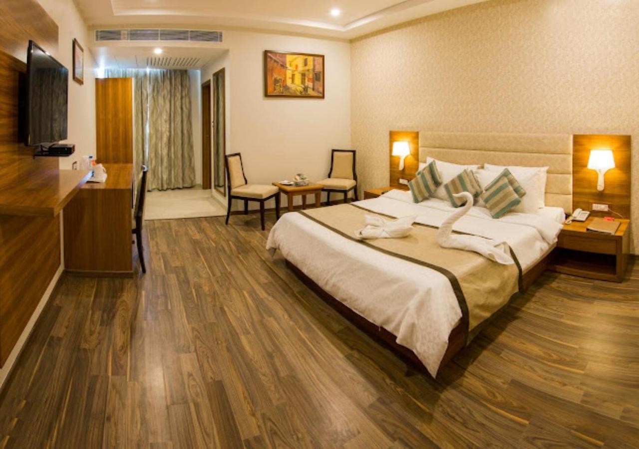 The India Benares Hotel Kültér fotó