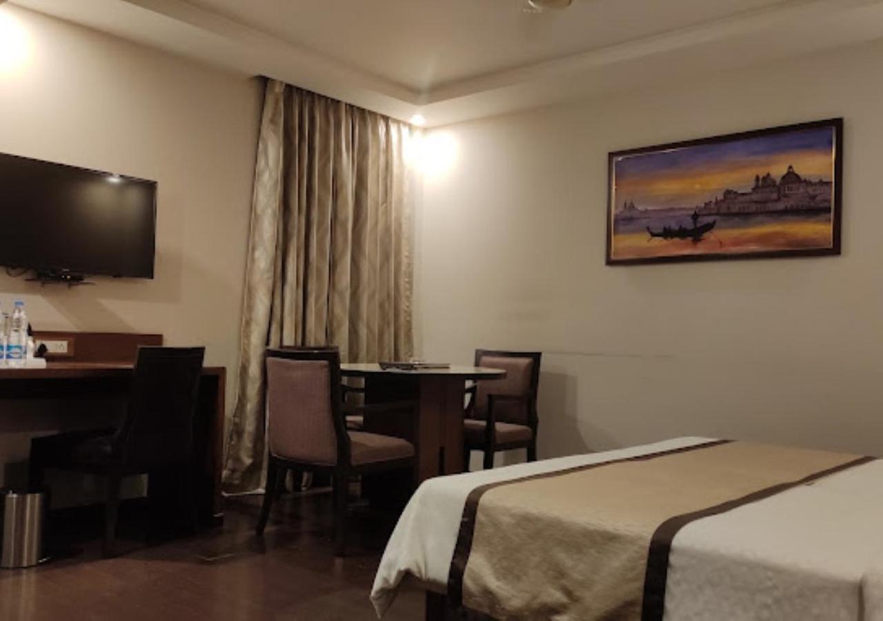 The India Benares Hotel Kültér fotó