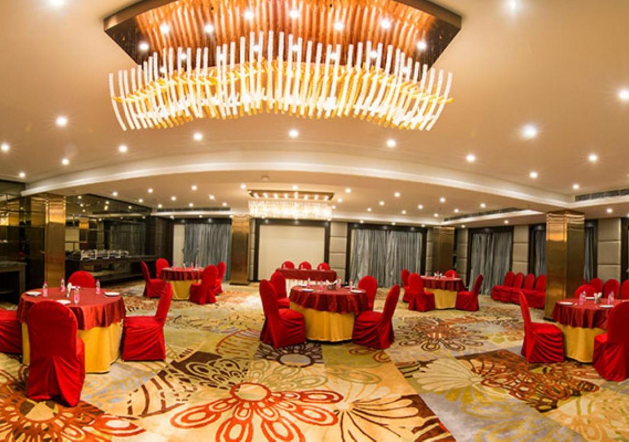 The India Benares Hotel Kültér fotó