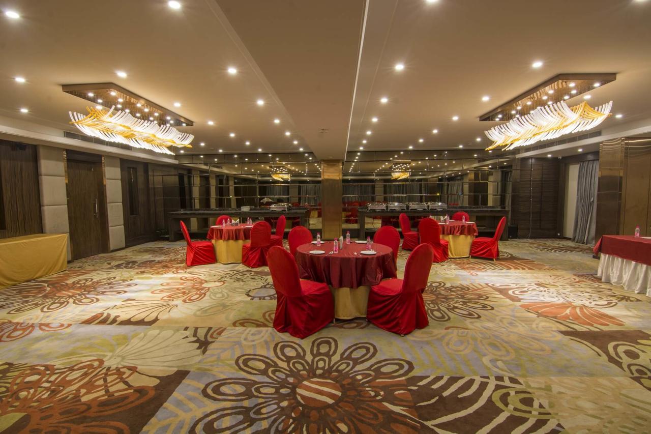 The India Benares Hotel Kültér fotó