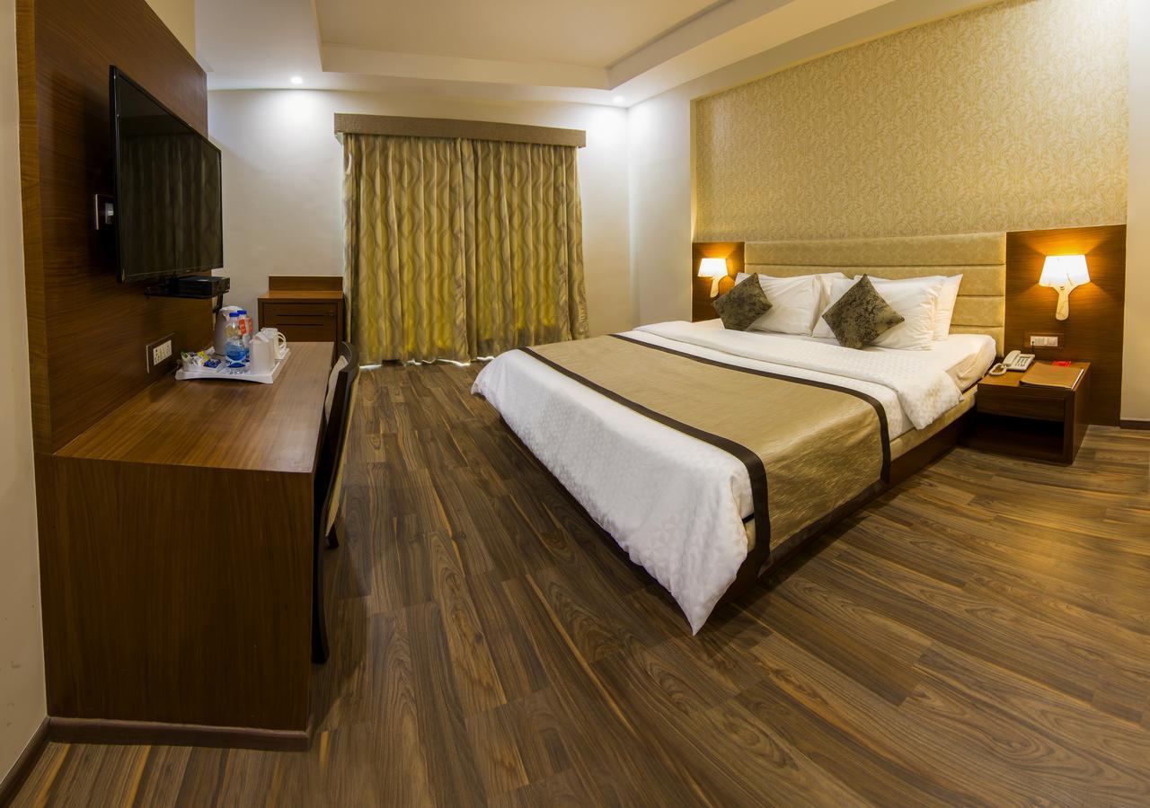 The India Benares Hotel Kültér fotó
